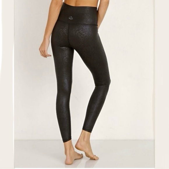 Beyond Yoga Viper Highwaisted Midi Leggings Size X-Small - Picture 2 of 7